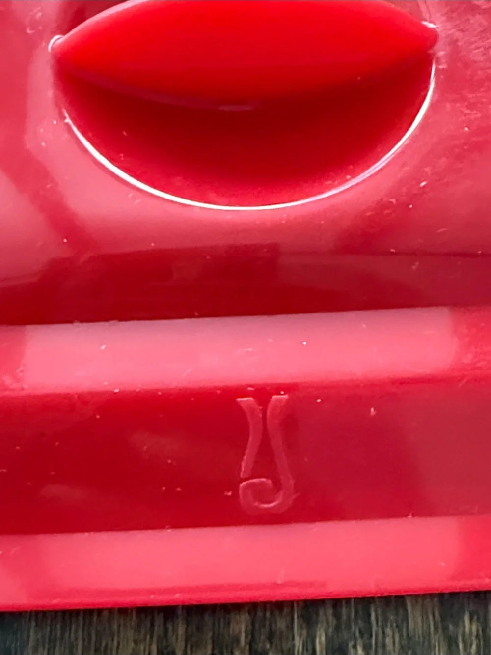 Xtrema Red silicone suction Rectangular Lid for a loaf pan
